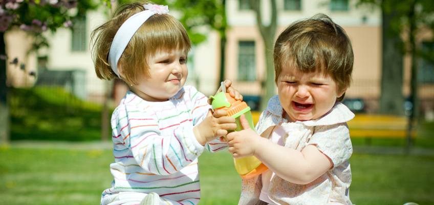 What Happens When Your Top Performers Don’t Share and Play Well With Others? 2 kids fighting