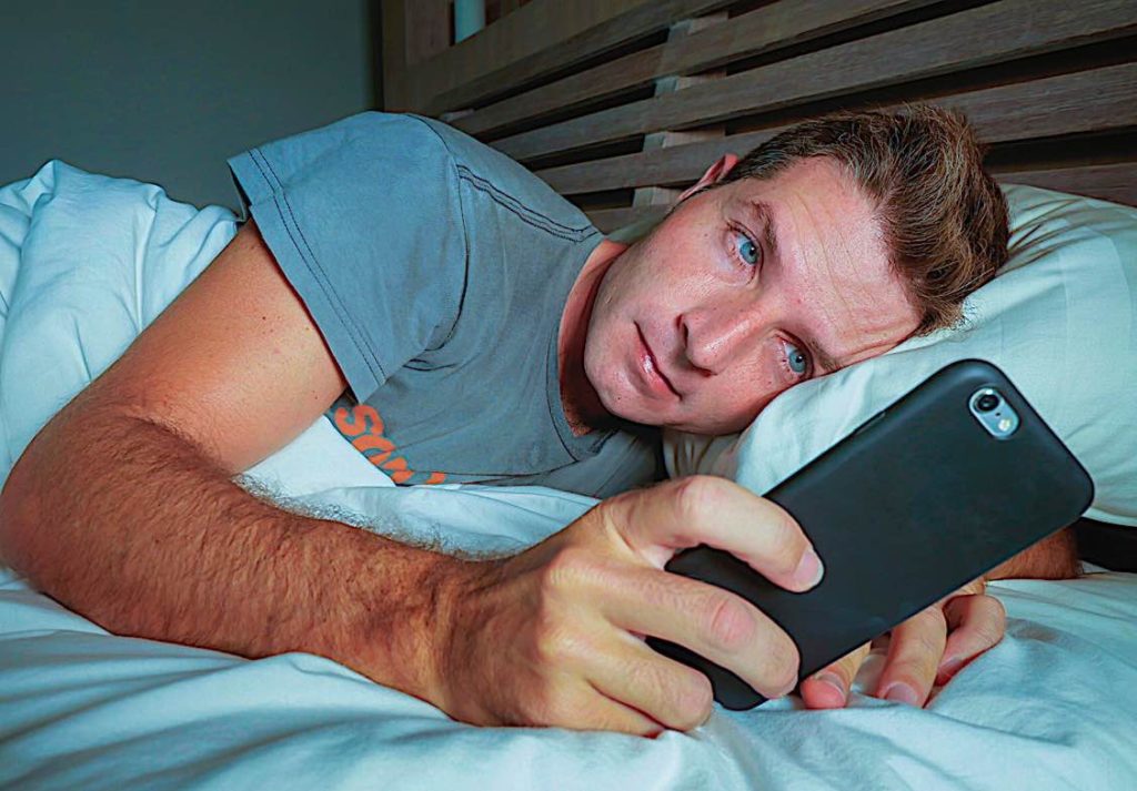 Seven Digital Detox methods that can increase office productivity; human office workers now have an average attention span of 8 seconds, less than a goldfish 3 Phone in bed shows addiction digital Pivotal HR Solutions Blog