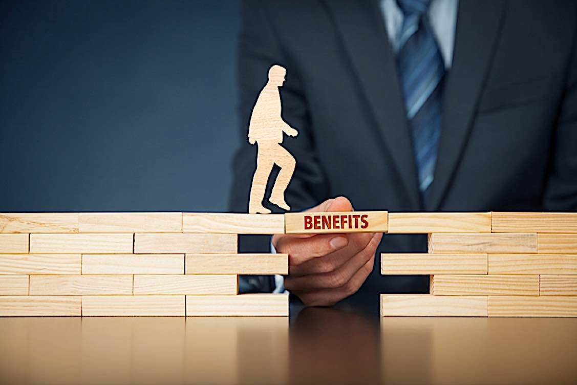 32% of workers plan to "change jobs" in the next 2 years; only 16 % expect to remain with their current employer in 5 years 3 Benefits bridge to keeping employees Pivotal HR Solutions Blog