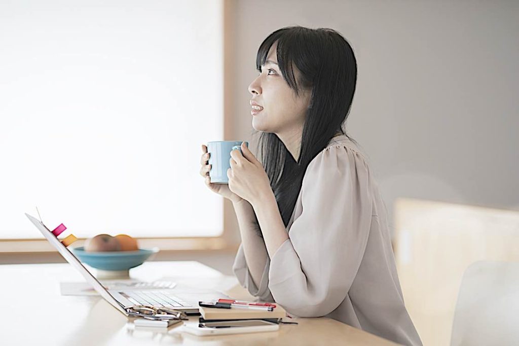 Fighting Loneliness — How HR Managers can Inspire Their Remote Team and Prevent the Feeling of Isolation 3 A key issue for HR management — outsourced on in-house — is the remoteness of employees during the Covid-19 pandemic. There are several important tactics to connect, motivate and inspire your remote teams
